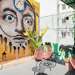Хостел No Limit Graffiti *