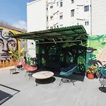 Хостел No Limit Graffiti *