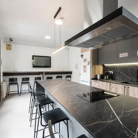 No Limit Graffiti Хостел *