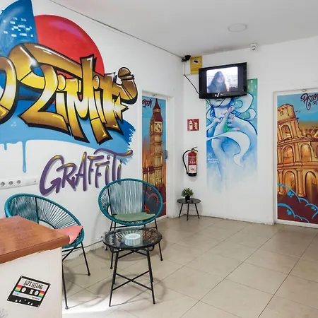 No Limit Graffiti Хостел *