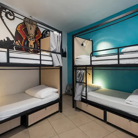 Hostal No Limit Graffiti Barcelona