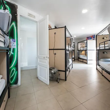 No Limit Graffiti Хостел