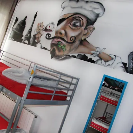 No Limit Graffiti Хостел *