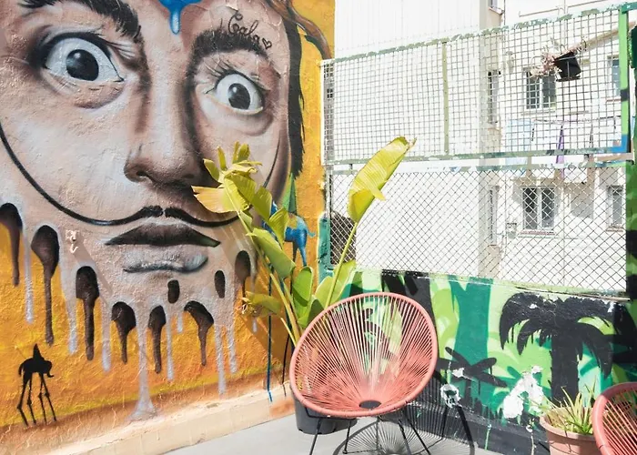 Hostel No Limit Graffiti *