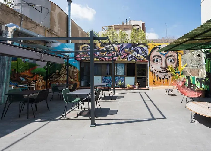 Hostel No Limit Graffiti