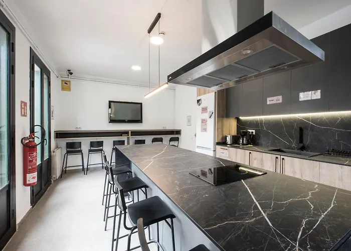 No Limit Graffiti Hostel *