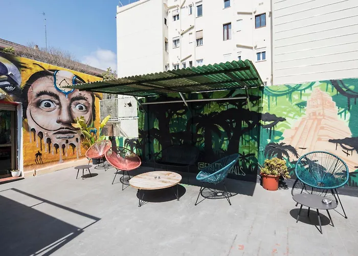 Hostel No Limit Graffiti *