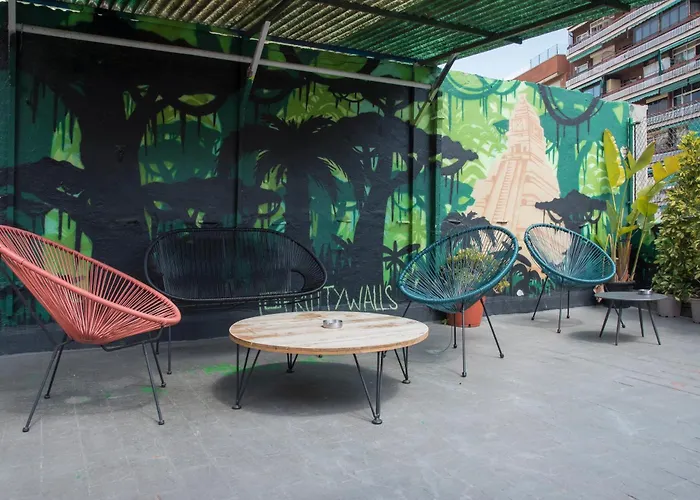 Hostel No Limit Graffiti