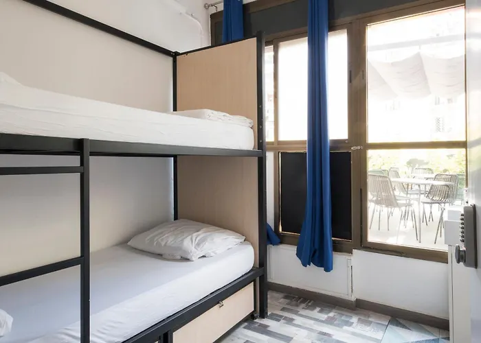 Hostel No Limit Graffiti *