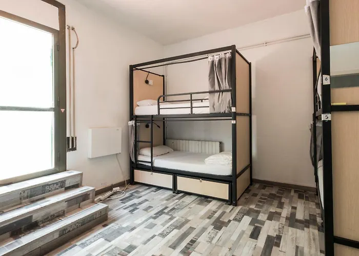 Hostel No Limit Graffiti