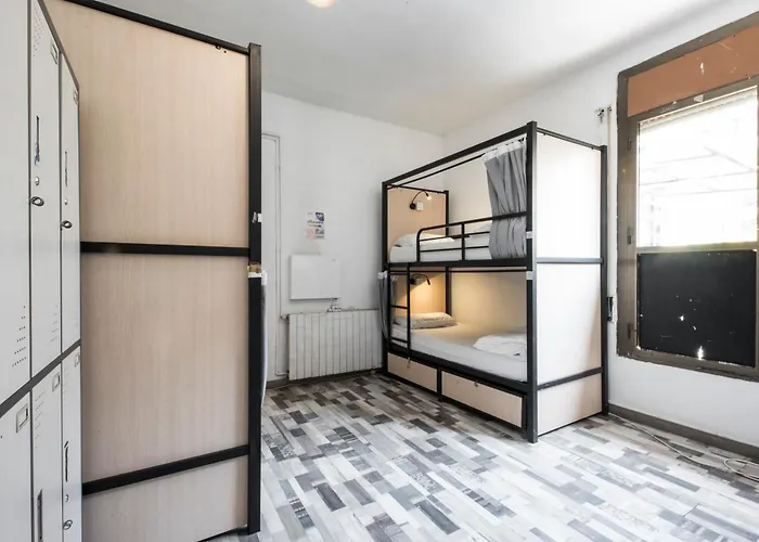 No Limit Graffiti Hostel *