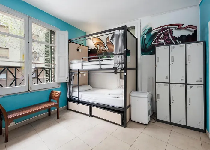 Hostel No Limit Graffiti *