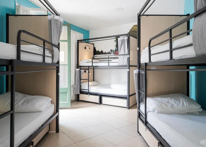 No Limit Graffiti Hostel