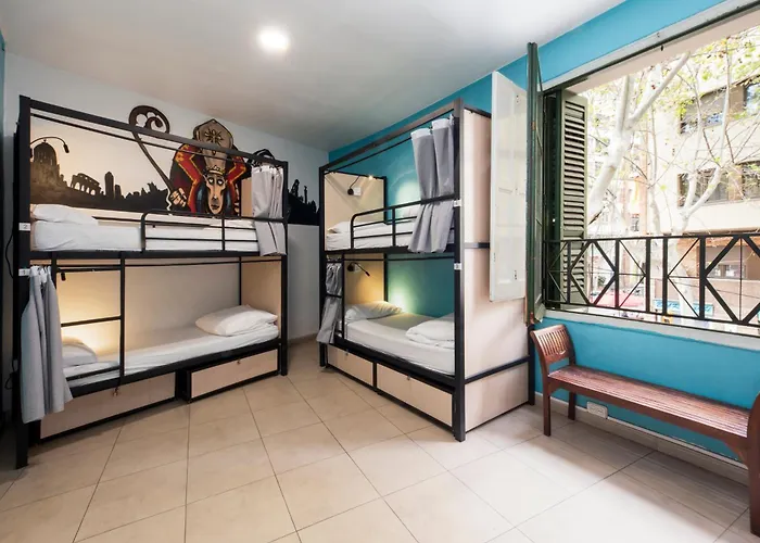 No Limit Graffiti Hostel *