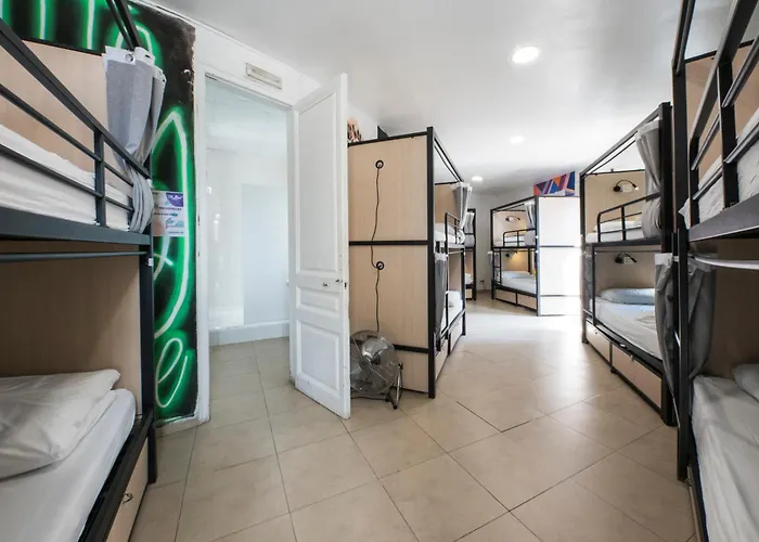 No Limit Graffiti Hostel