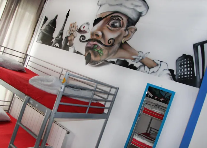 No Limit Graffiti Hostel *