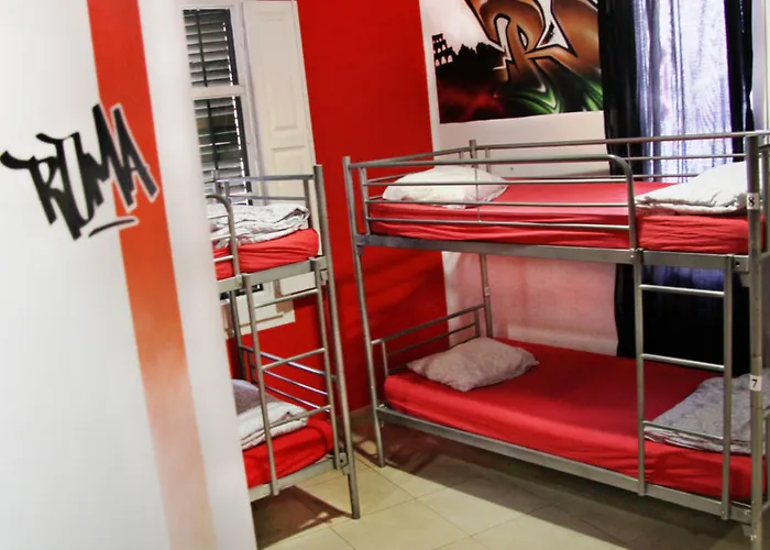 Hostel No Limit Graffiti *