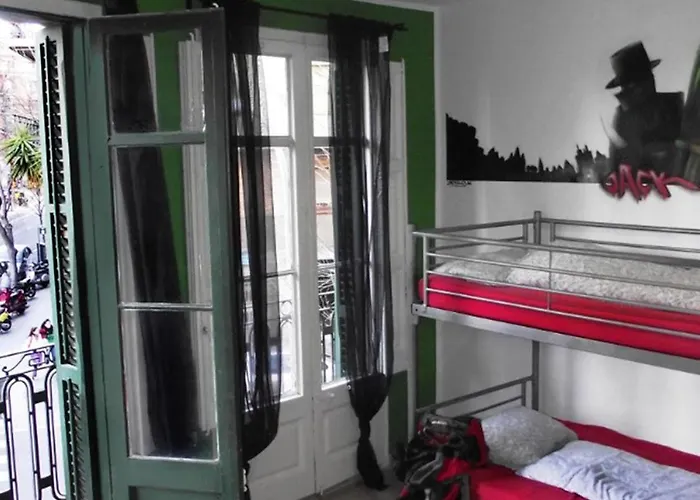 Hostel No Limit Graffiti