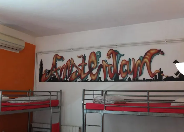 No Limit Graffiti Hostel