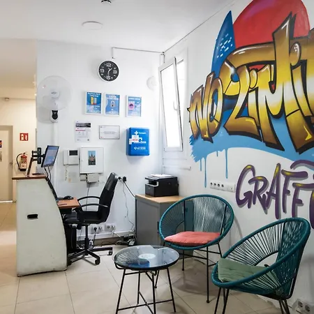 No Limit Graffiti Hostal Barcelona