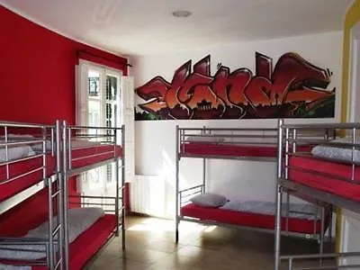 Hostel No Limit Graffiti *