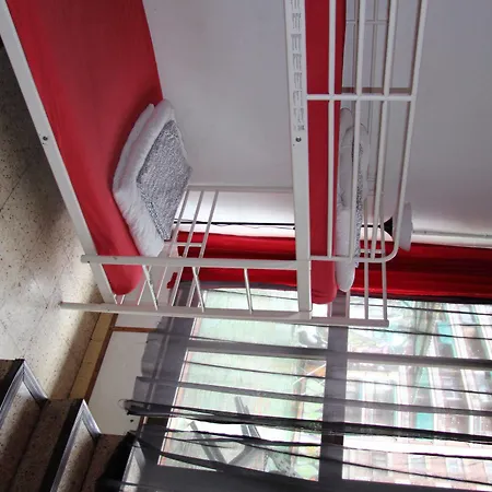 Hostel No Limit Graffiti *