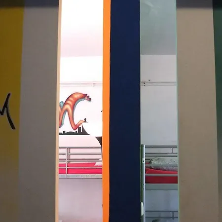 No Limit Graffiti Hostel *