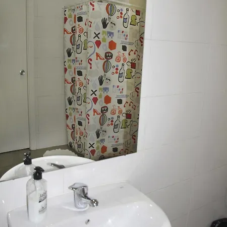 Hostel No Limit Graffiti *