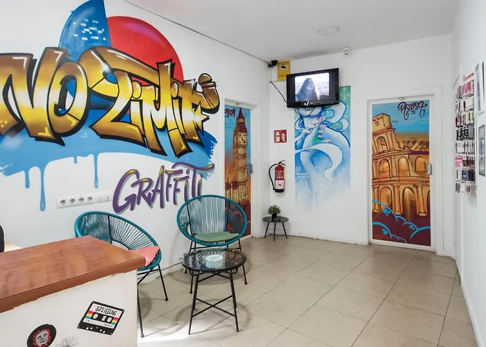 No Limit Graffiti Hostel *