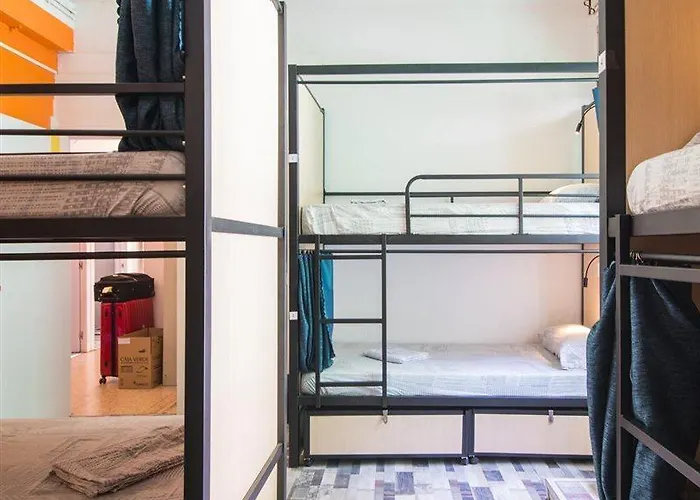 Hostel No Limit Graffiti